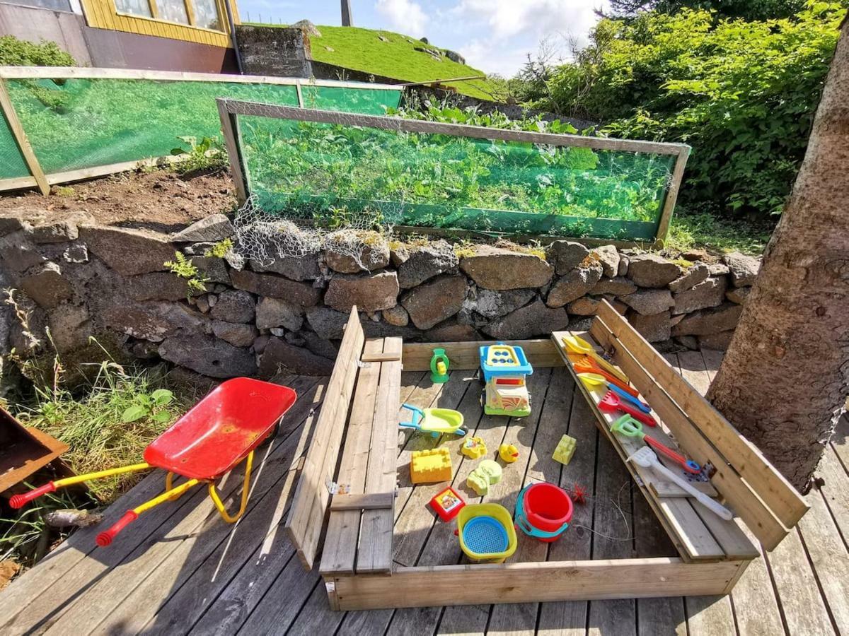 A Green Pearl In The Heart Of Tórshavn Esterno foto